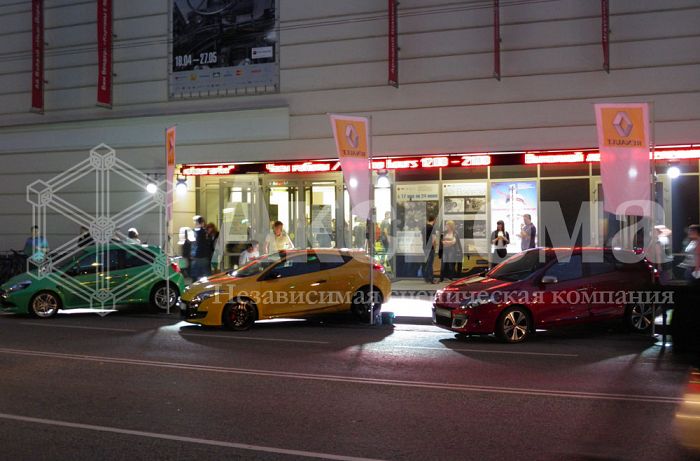 Презентация автомобилей Renault в рамках акции "Ночь в музее"